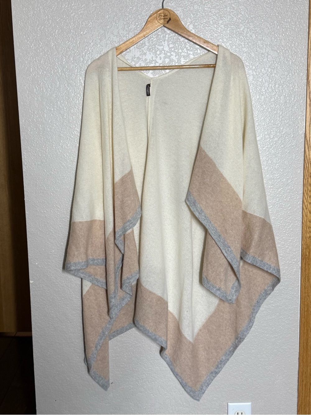 J. McLaughlin 100% Cashmere Wrap